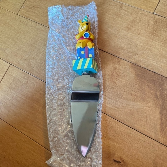 Disney Other - Winnie the Pooh Colorful Bear-Themed Kids Cake Server